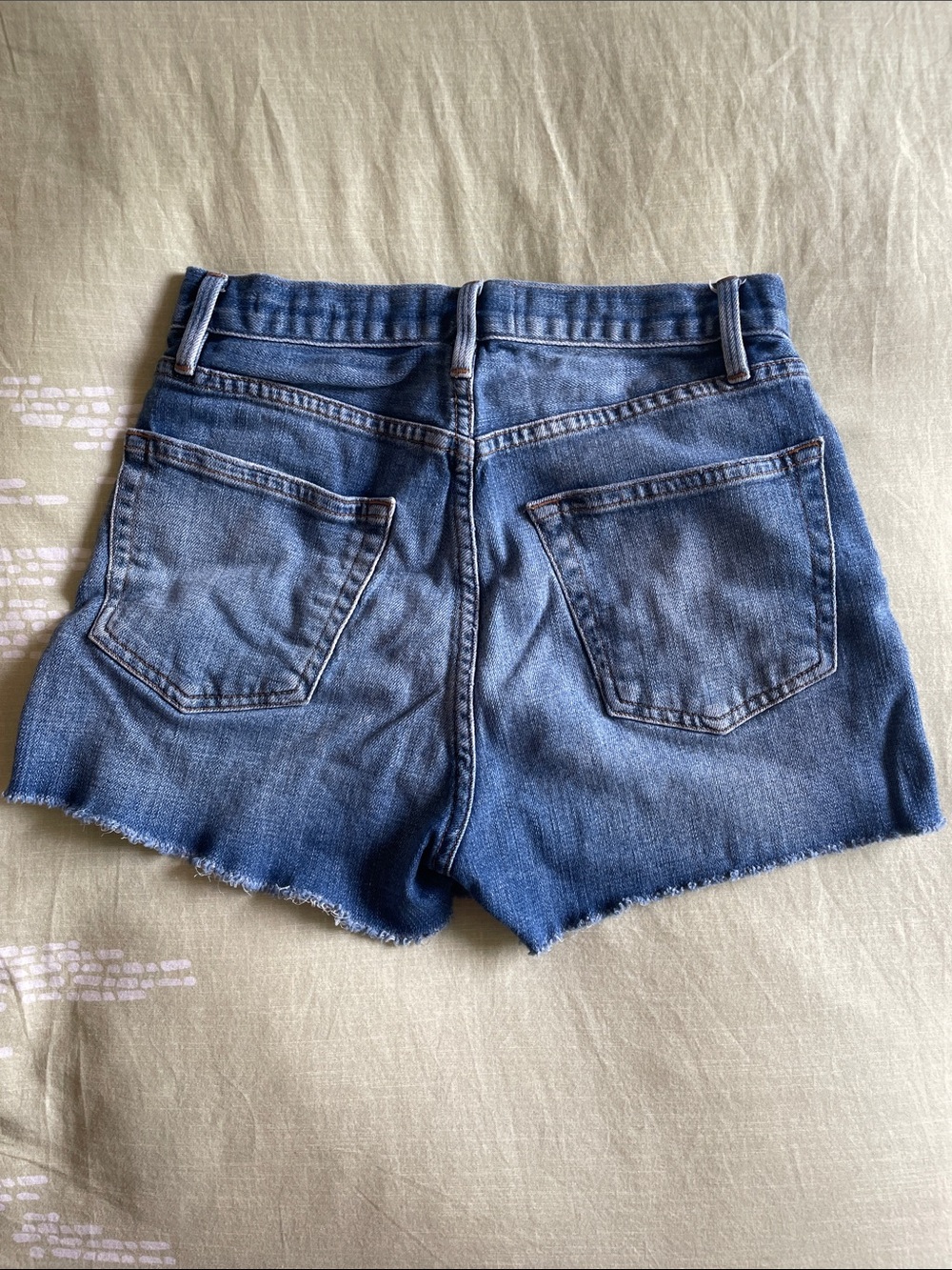 Frame Le Original Denim Button-fly Distressed Raw-Hem Jean Shorts - Picture 2 of 3
